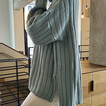 BOXY FIT TURTLE NECK SWEATER