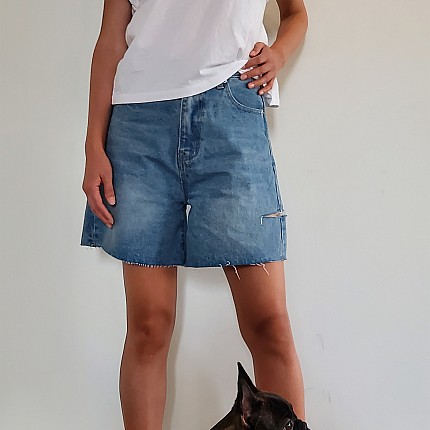 HIGH WAIST  SIDE SLIT DENIM SHORTS
